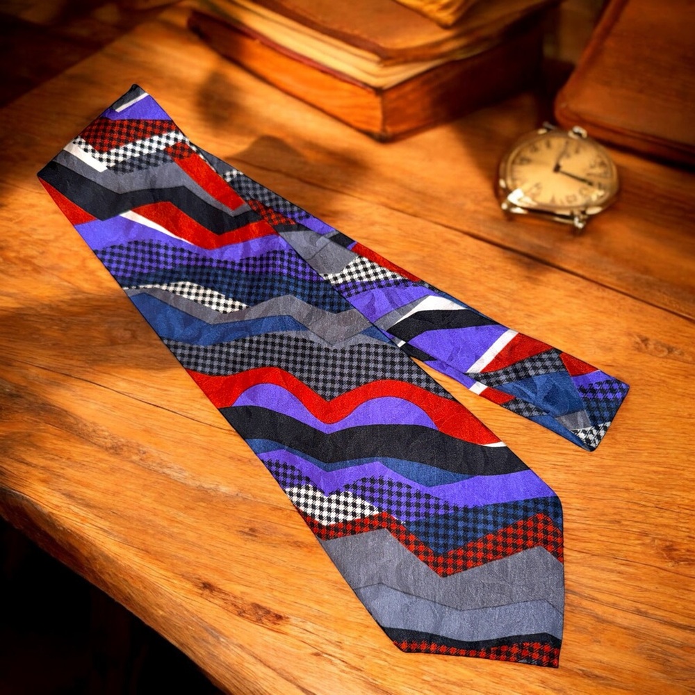 Disco, Jazzy, Elegant Pattern Images Guy Laroche Silk Tie